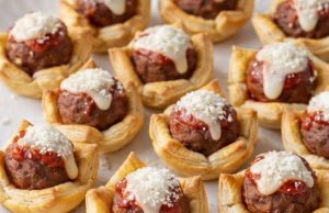 Masové kuličky v listovém těstě – vynikající vánoční občerstvení ve tvaru komínků