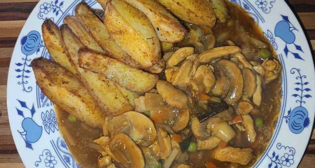 Rychlá kuřecí směs se žampiony – jednoduchý oběd plný chuti hotový za 20 minut