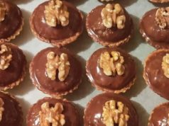 Křehké košíčky s ořechovou náplní: Tradiční recept na vánoční cukroví, které je křehké a voňavé