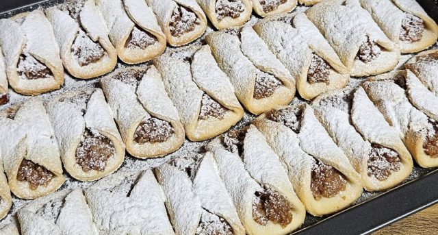 Jogurtové koláčky s jablečno-ořechovou náplní: vláčné, voňavé a bez kynutí