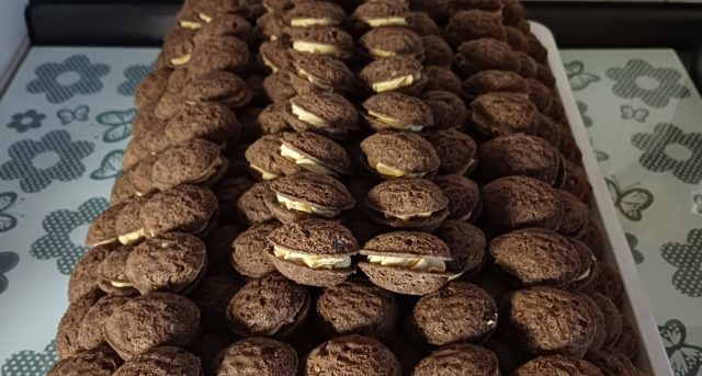 Plněné ořechy: Tradiční vánoční cukroví s jemným ořechovým krémem