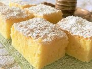 Sněhová vločka: Jemný kokosový koláč se smetanou – Rychlý recept na vláčný a voňavý dezert Sněhová vločka – nadýchaný kokosový koláč zalitý smetanou, který se rozplývá na jazyku