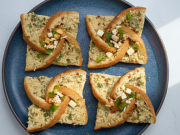 Toasty se smetanovým sýrem a bylinkami – rychlá svačinka z toastového chleba