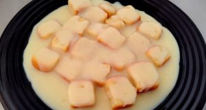 Dukátové buchty s vanilkovým krémem – nadýchaná klasika z kynutého těsta