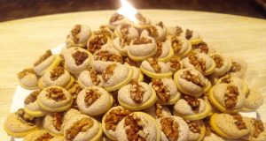 Myslivecké knoflíky: Tradiční máslové cukroví s ořechovým sněhem