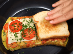 Vaječné toasty se sýrem a rajčaty – rychlá a sytá snídaně za 15 minut