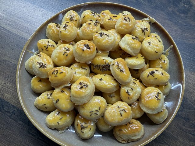 Brynzové pečivo – rychlé slané pohoštění s výraznou chutí brynzy Brynzové pečivo – rychlé slané pohoštění s výraznou chutí brynzy