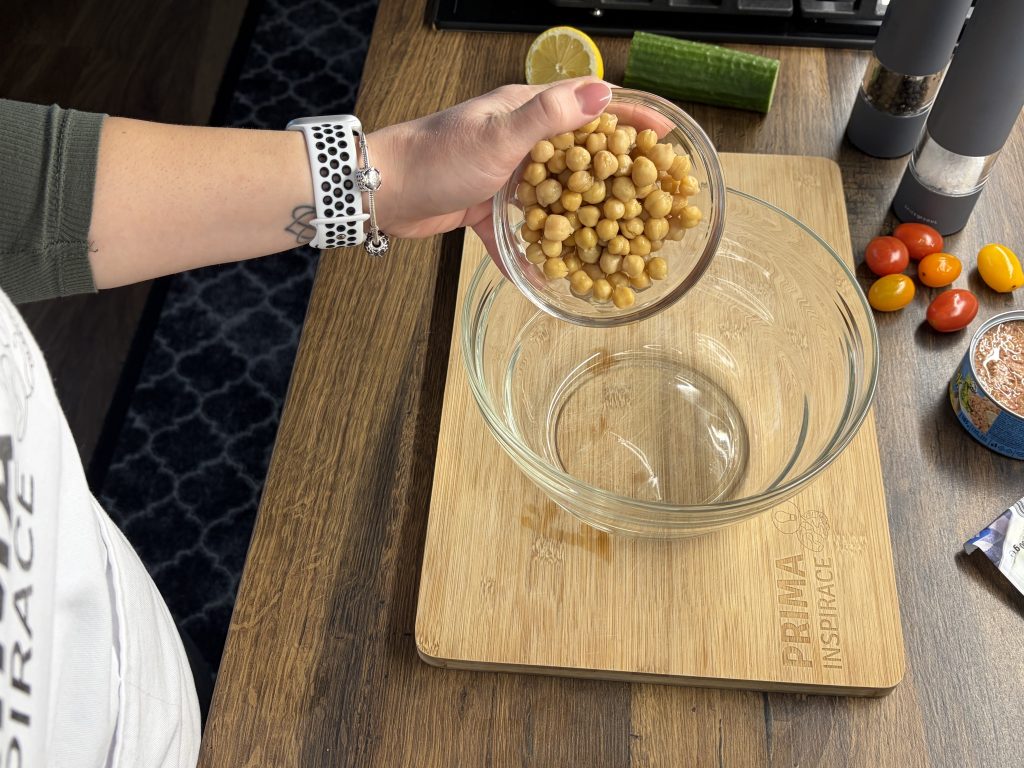 Cizrnový salát s tuňákem a fetou