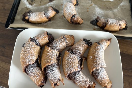 Čokoládové croissanty z cottage sýra – bez kynutí, hotové za 20 minut