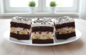 Jamajka řezy: Luxusní dezert s banány, želé a mascarpone Jamajka řezy s banány a želé – luxusní vrstvený dezert jako z cukrárny