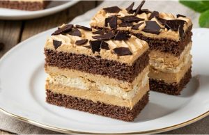 Karamelově sněhové řezy: Luxusní vrstvený dezert pro výjimečné příležitosti Luxusní kakaové řezy se sněhovým plátem a karamelovým krémem