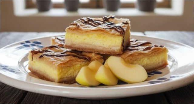 Listový koláč s jablky, pudinkem a tvarohem – luxusní moučník na plech Listový koláč s jablky, pudinkem a tvarohem – luxusní moučník na plech