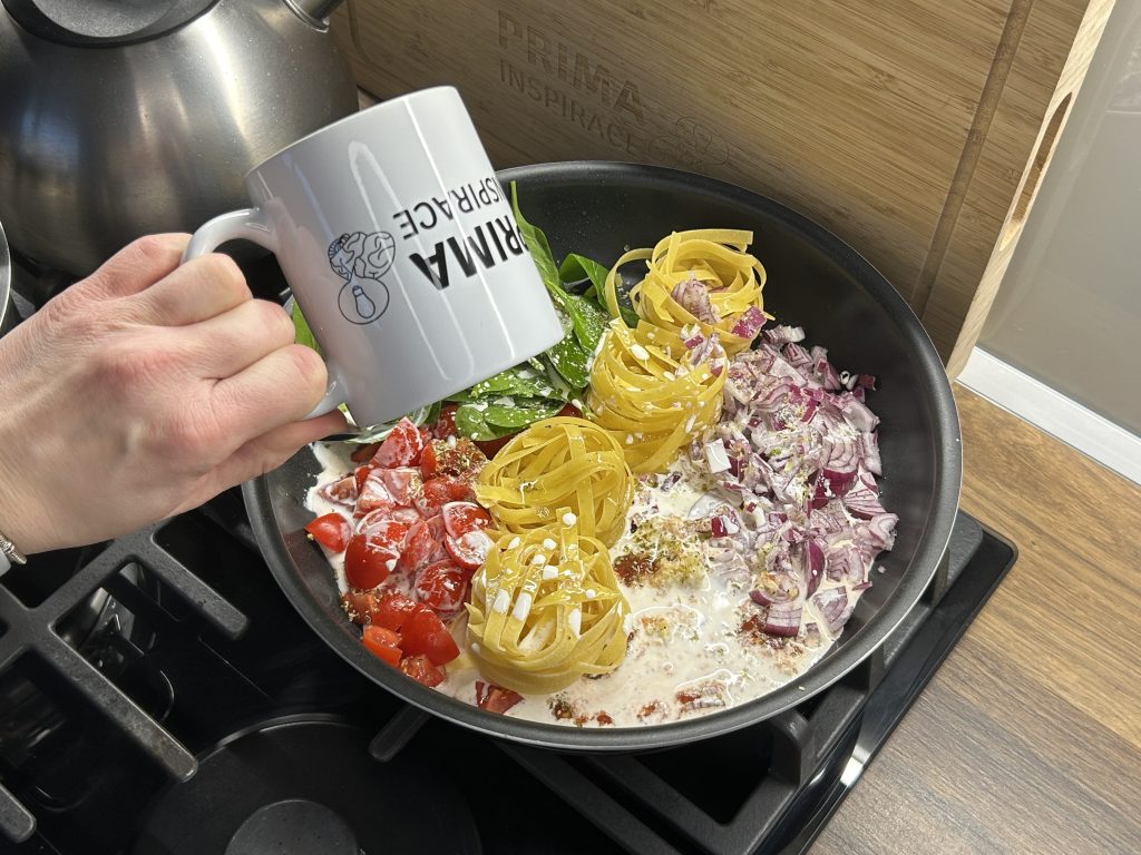 Krémové tagliatelle s rajčaty a špenátem - rychlý a snadný recept