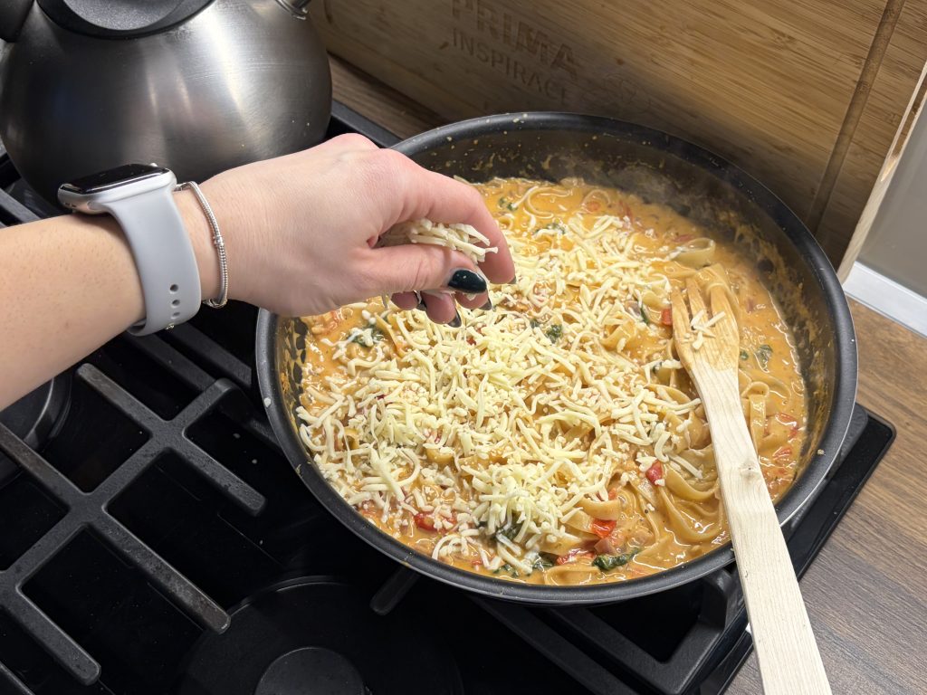 Krémové tagliatelle s rajčaty a špenátem - rychlý a snadný recept