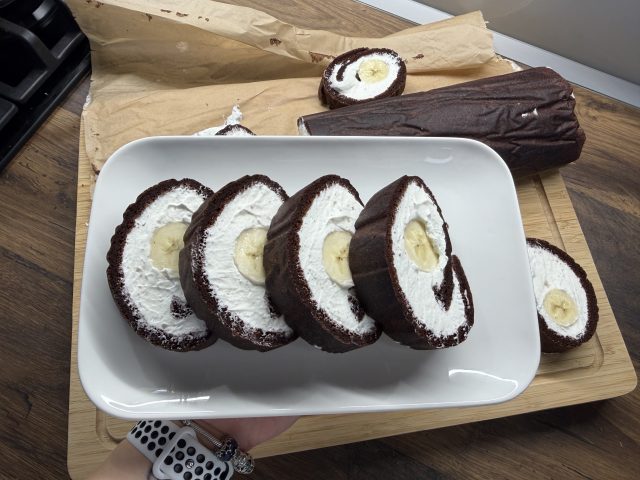 Krtkova roláda s banánem a krémem: jednoduchý dezert, který mizí rychleji než dort