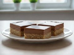 Mozartovy kostky – luxusní čokoládový zákusek s ořechovým korpusem a medovou polevou