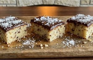 Hrnkový Margot koláč: Jemný jako pavučinka a hotový raz dva Hrnkový koláč Margot s čokoládovou polevou a kokosem – extra vláčný dezert