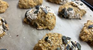 Mrkvové housky s ovesnými vločkami a chia semínky Mrkvové housky s ovesnými vločkami a chia semínky – zdravější domácí pečivo