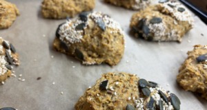 Mrkvové housky s ovesnými vločkami a chia semínky Mrkvové housky s ovesnými vločkami a chia semínky – zdravější domácí pečivo
