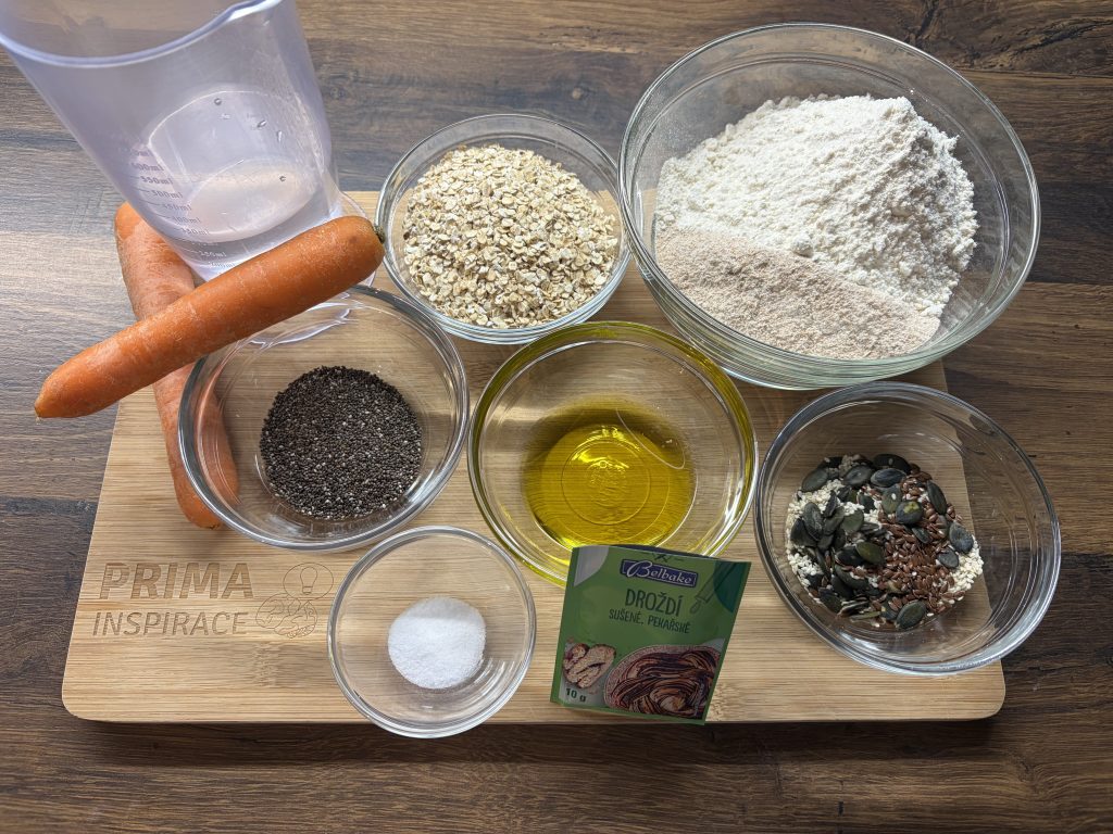 Mrkvové housky s ovesnými vločkami a chia semínky