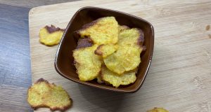 Pečené bramborové chipsy Pečené bramborové chipsy z vařených brambor – křupavý snack z trouby