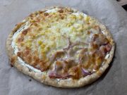 Pizza s tvarohovým základem bez kynutí – rychlá, lehká a hotová za pár minut