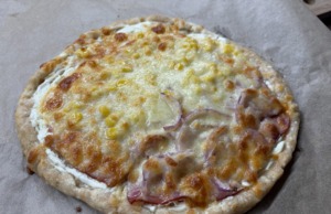 Domácí pizza se zdravějším tvarohovým základem Pizza s tvarohovým základem bez kynutí – rychlá, lehká a hotová za pár minut