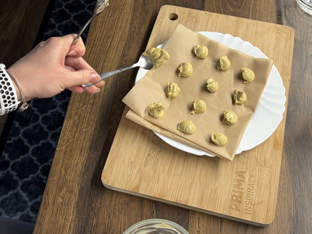 Plněné pistáciové sušenky