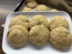 Plněné pistáciové sušenky s bílou čokoládou – měkké a popraskané