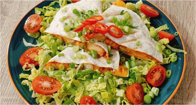 Domácí Qurrito s kuřecím masem a BBQ omáčkou – lepší než z fast foodu