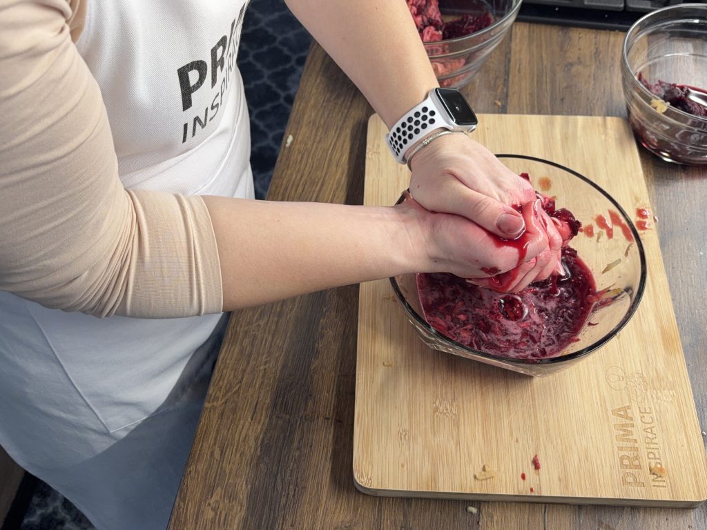 Salát ze tří ingrediencí - červená řepa, jablko a jogurt