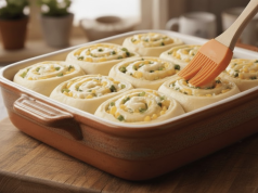 Rychlé mini slané šneky z kynutého těsta – měkoučké pohoštění plné sýra