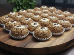 Arašídové košíčky s čokoládovou polevou a sezamem – jednoduché domácí cukroví