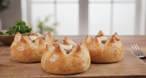 Masové růžičky z listového těsta – efektní slaná pochoutka s mletým masem a sýrem