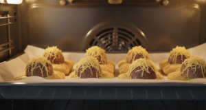 Masové kuličky se sýrem v listovém těstě – křupavá večeře i efektní pohoštění