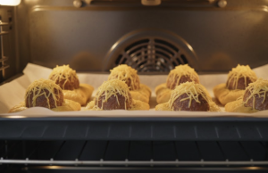 Masové kuličky se sýrem v listovém těstě – křupavá večeře i efektní pohoštění