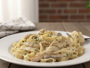Krémové těstoviny s houbami a kuřecím masem - Rychlý oběd do 30 minut