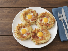 Ideální slaná snídaně plná bílkovin: Chutný bramborový bagel! Bramborové placičky s vejcem – rychlá snídaně hotová za 15 minut