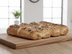 Jednoduchý recept na domácí pečivo: Vyzkoušejte tyto houstičky plněné kuřecím masem a zeleninou!