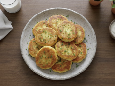 Fantastické bramboráčky se sýrem a česnekem – Během pár minut připravené! Rychlé bramborové placičky se sýrem: Hotové za pár minut a krásně křupavé