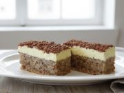 Ideální dezert k odpolední kávě – Vyzkoušejte tento ořechový zákusek s krémem! Luxusní ořechové kostky s vanilkovým krémem: Nadýchaný dezert na plech