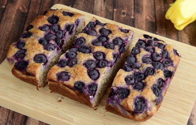 Zdravý borůvkový koláč bez mouky a cukru: lehký dezert bez výčitek Zdravý borůvkový koláč bez mouky a cukru: lehký dezert bez výčitek