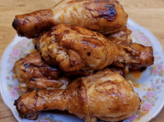 Kuřecí stehna na pánvi s tmavým pivem – rychlý oběd hotový za 30 minut