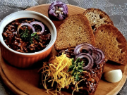 Pikantní masová směs s rajčaty: univerzální recept, který zachrání večeři Pikantní masová směs s rajčaty: univerzální recept, který zachrání večeři