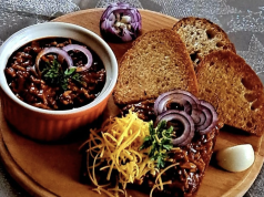 Pikantní masová směs s rajčaty: univerzální recept, který zachrání večeři Pikantní masová směs s rajčaty: univerzální recept, který zachrání večeři