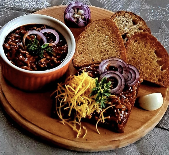 Pikantní masová směs s rajčaty: univerzální recept, který zachrání večeři