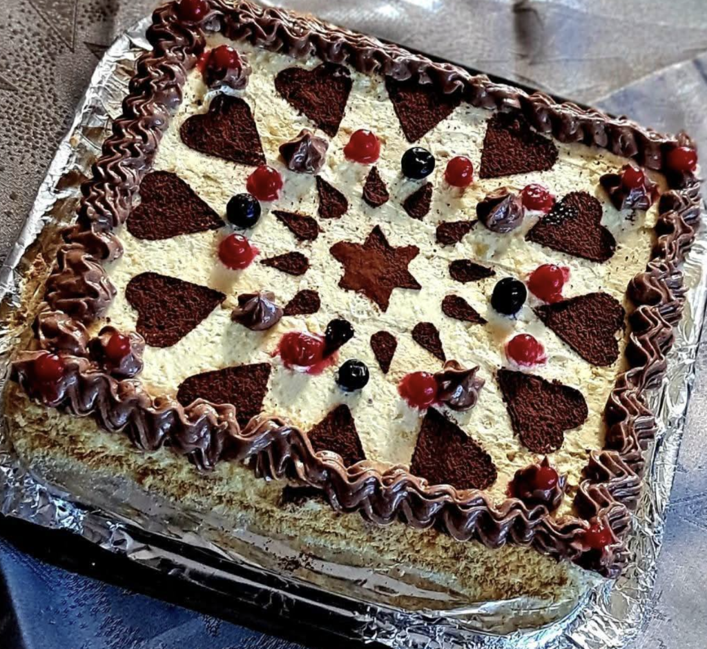 Medový dort s pudinkovým krémem