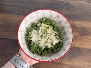 Špenátové halušky se sýrovou omáčkou: jednoduchý bezmasý oběd plný chuti