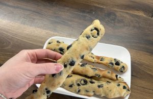 Chlebové tyčinky s olivami