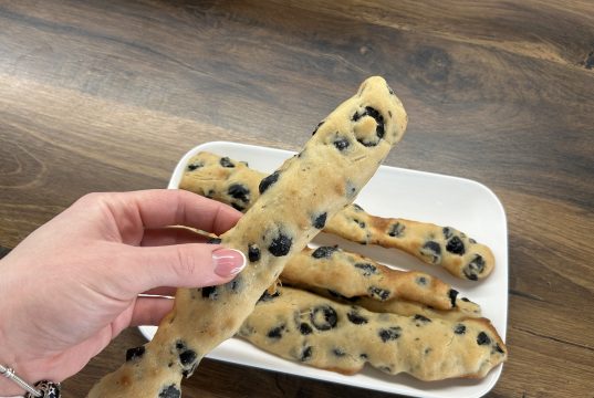 Chlebové tyčinky s olivami Chlebové tyčinky s olivami